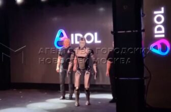 Russian Robotic Faceplants on Stage Throughout Moscow Showcase